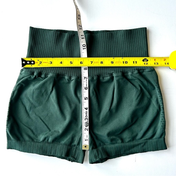 🌸NWOT Free People Movement Good Karma Dark Green Running Shorts. Size: M/L - Picture 7 of 8